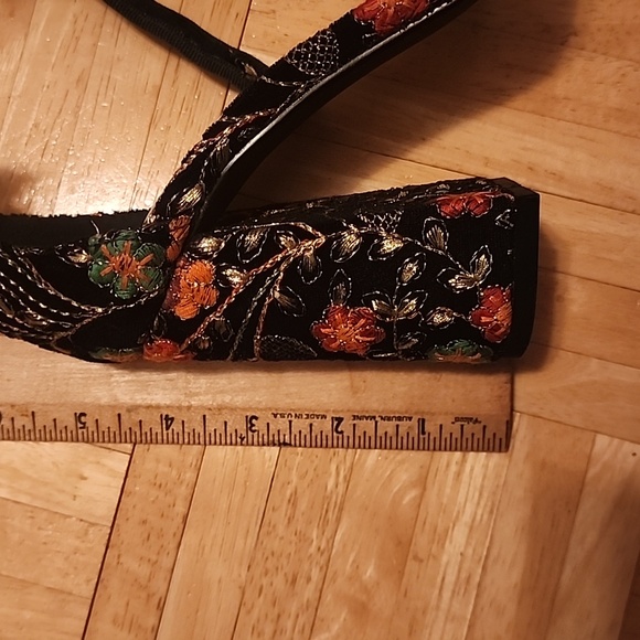 Fergie Courtney Black Floral with ankle strap - Picture 8 of 8